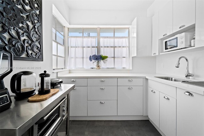 Photo - 1005 Meridian Ave