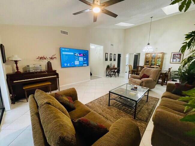 Photo - 354 SW 28th Ave