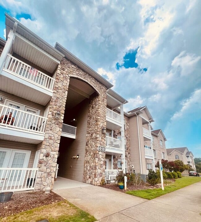 Building Photo - Beautiful 2 Bedroom 2 Bathroom Located in ... Unit 306 Rental