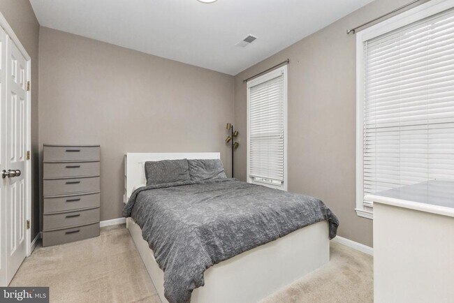 Photo - 46738 Oakmere Terrace