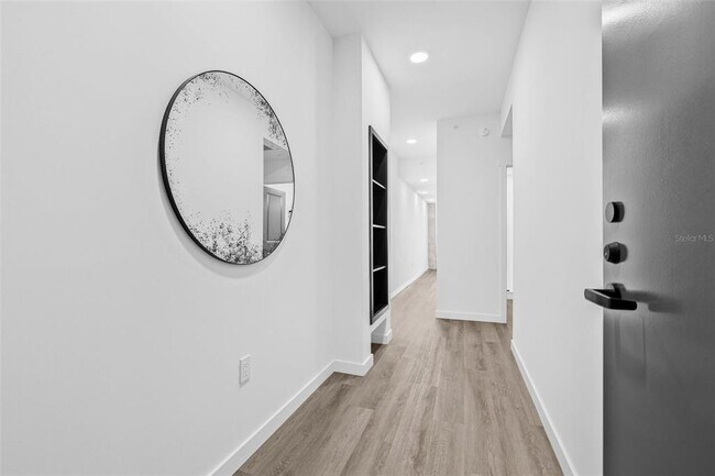 Photo - 221 Main St N Unidad 708