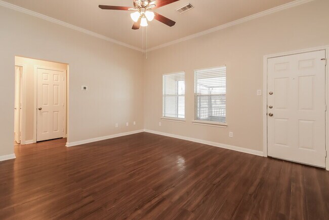 Photo - 5016 Asia Ln