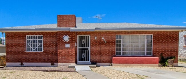 Building Photo - 601 Regan St Rental