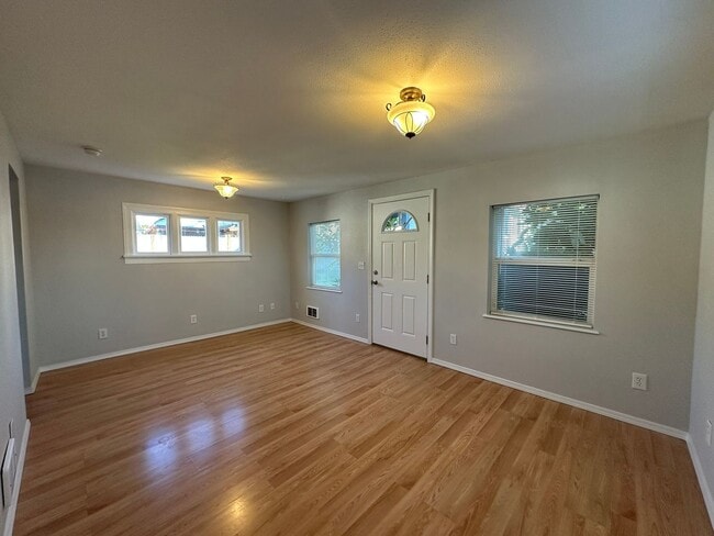 Photo - Stand-alone 1BR Home | W/D | Prime North E...