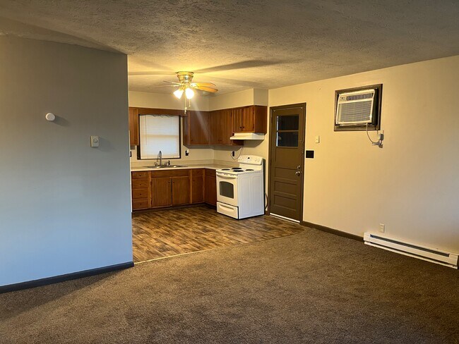 Building Photo - 1890 Oliver Ct Unit 1890 Rental