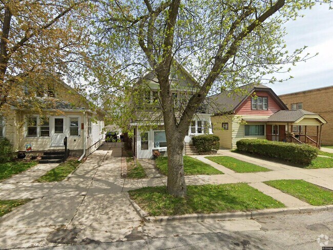 Building Photo - 1520 S 64th St Unit Lower Rental