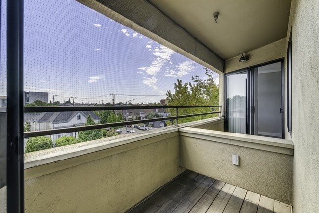 San Leandro Senior Living