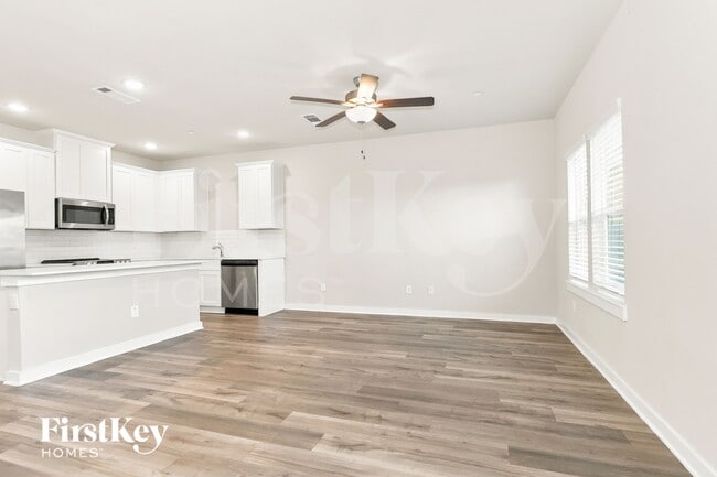 341 N Centro Cir