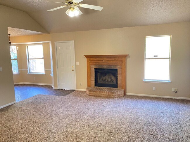 Photo - Charming 3 bedroom 2 bath home in Killeen!!