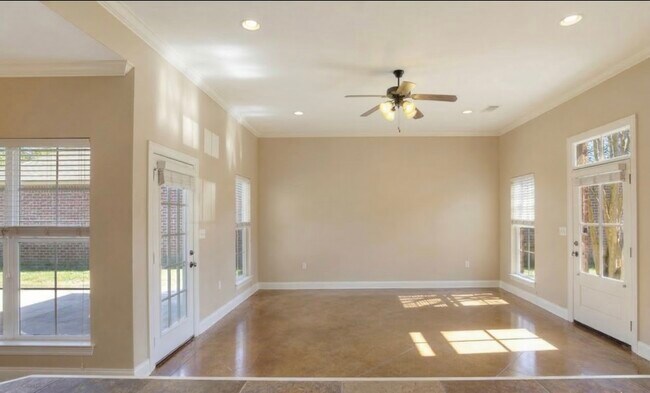 Photo - 3858 Southpass Ave