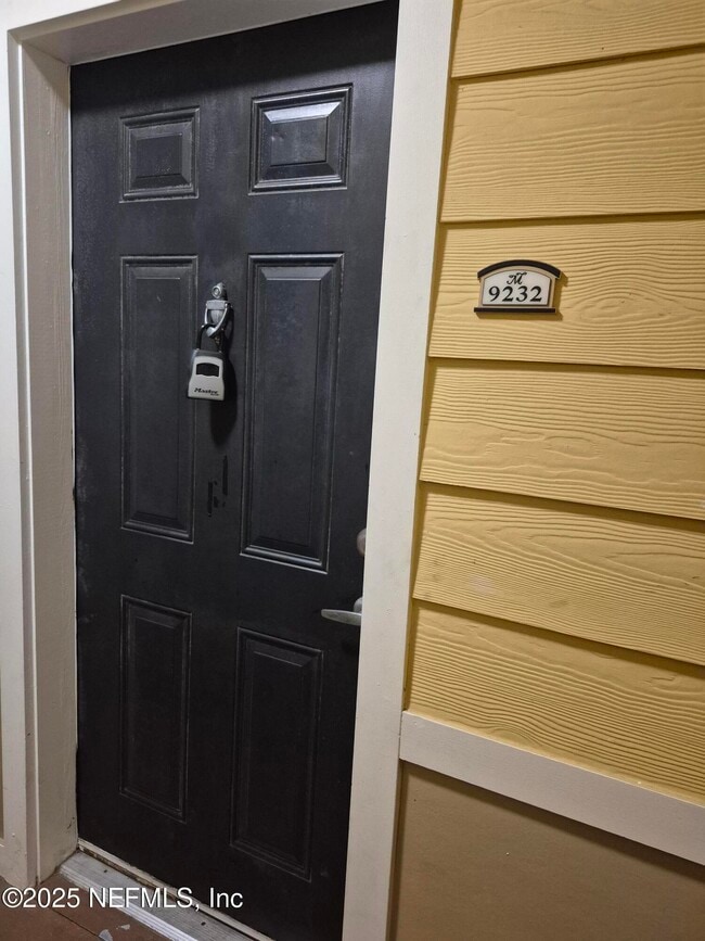 Building Photo - 8539 Gate Pkwy W Unit 9232