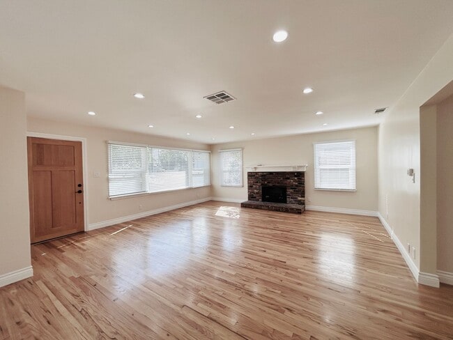 Photo - Beyond Beautiful Newly Remodeled Two Bedro...