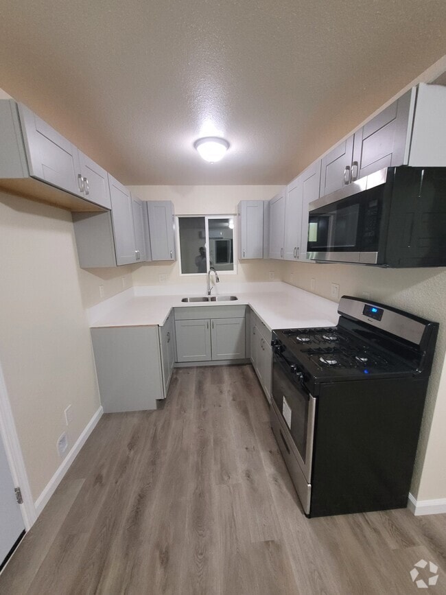 Building Photo - 10702 S Grevillea Ave Unit 1 Rental