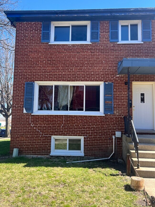 905 W North Ave Townhome Townhome Rental in Villa Park IL