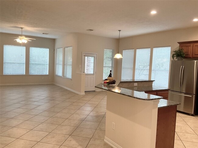 Photo - 6 Dragon Hill Pl