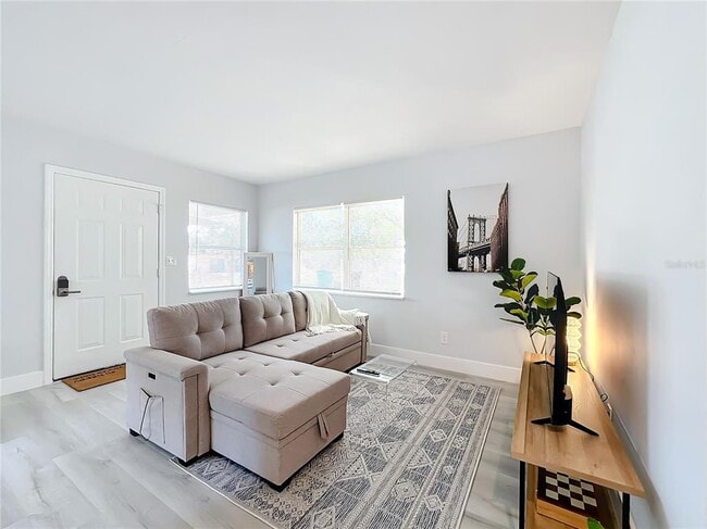 Photo - 3025 Long St