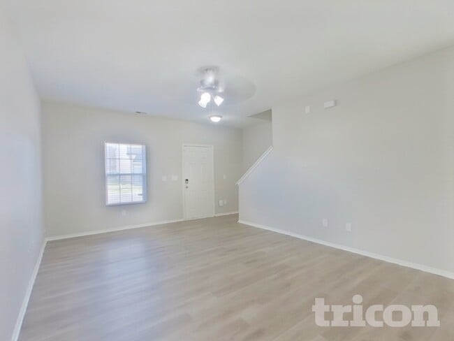 Photo - 8311 Ainsworth St