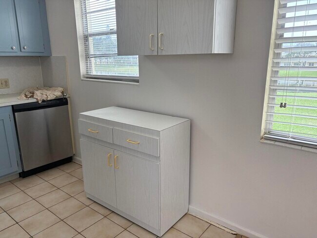 Photo - 186 Dorset E