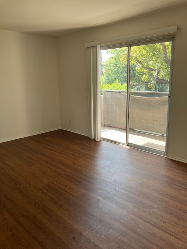 Photo - 832 N Hayworth Ave Unit 1