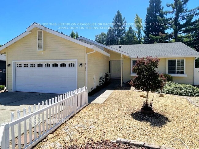 Building Photo - 2701 Hillcrest Dr Rental