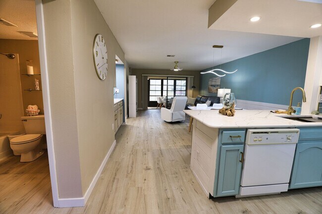 Photo - Seasonal Short-term 2-Bedroom 2-Bathroonm Condo located at Mission Lakes!