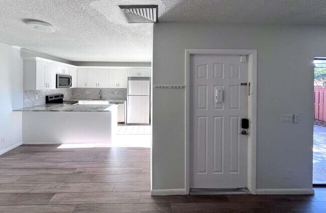 Photo - 2971 Waterford Dr S