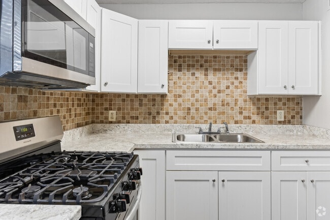 3BR, 1BA - 1,323SF - Kitchen