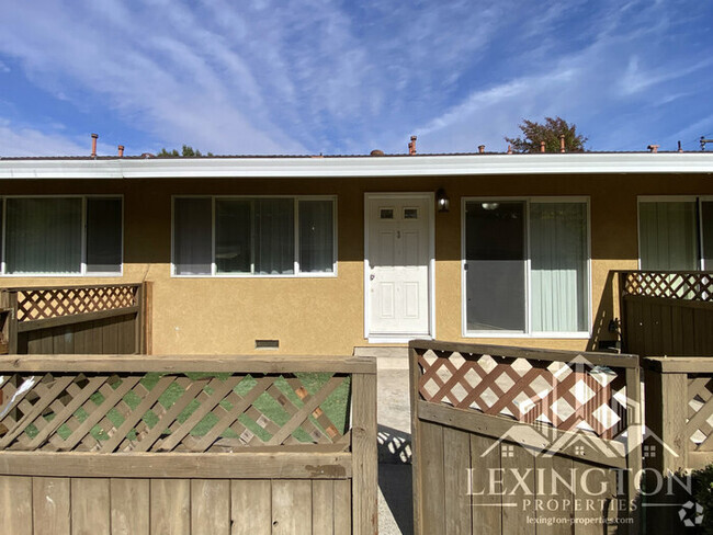 Building Photo - Fantastic, 2bd/1ba, Condo Home in The Vill... Unit 3