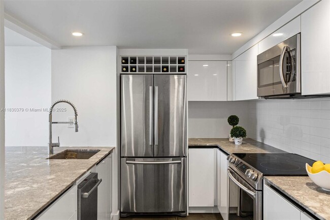 Photo - 540 Brickell Key Dr Unit 1519