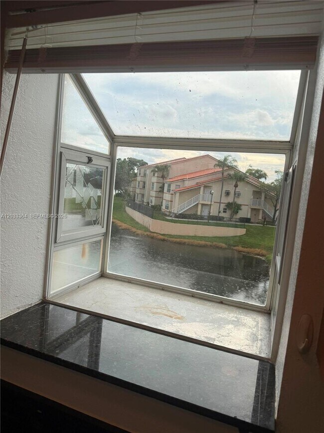 Photo - 3350 Pinewalk Dr N Unidad 1427