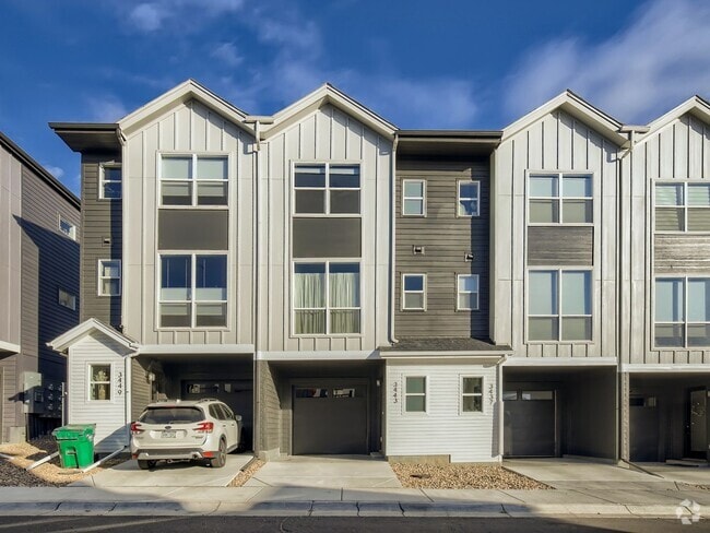 Building Photo - New Townhome with Private Patio