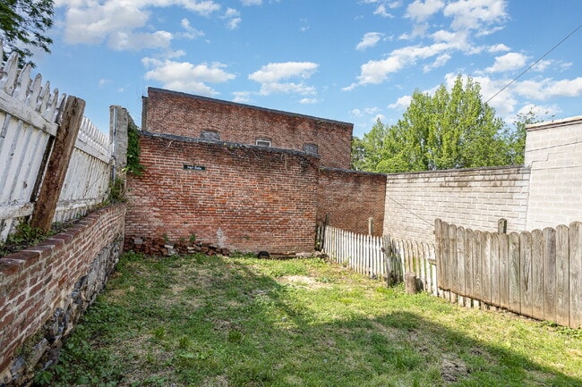 Photo - "Charming 3-Bed Townhouse Retreat in the H...