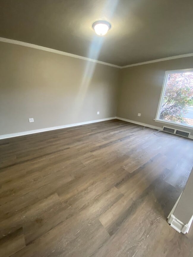 Building Photo - l914 Unit 2