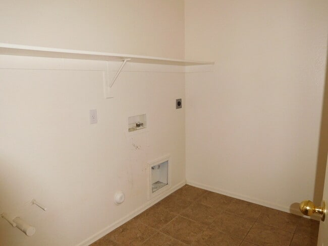 Photo - Huge 2700 SFT, Golf-view Community in Villages at Queen Creek!