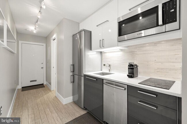 Photo - Logan Circle Beautifully Renovated Studio ...