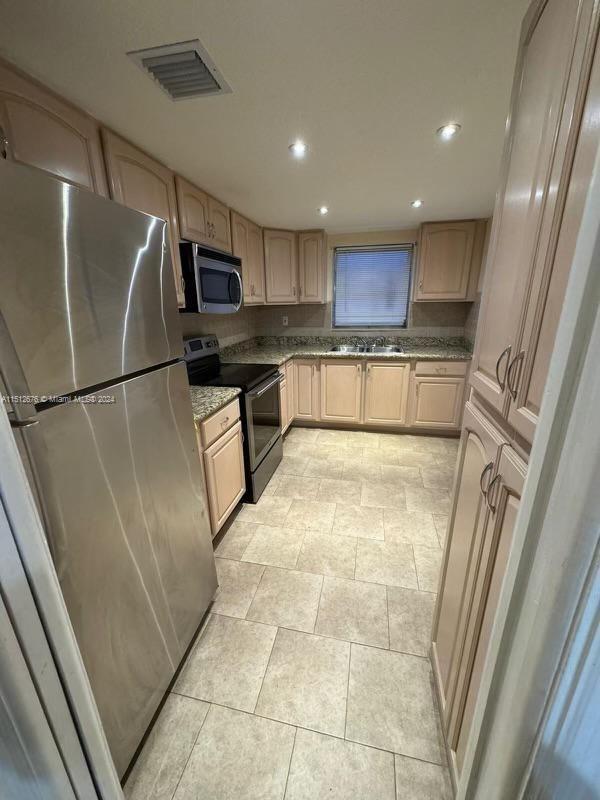 Photo - 1850 NE 169th St