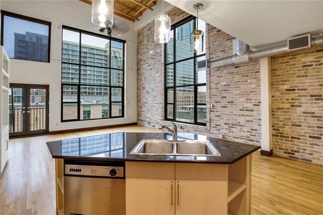 Building Photo - 411 Brazos St Unit 312 Rental