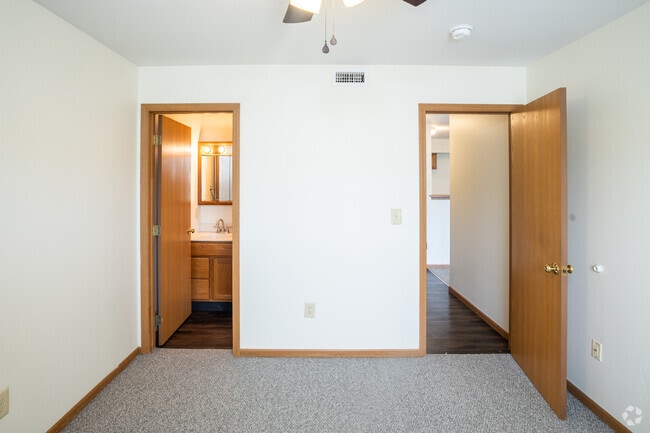 2BR, 1.5BA - 980SF - Bedroom