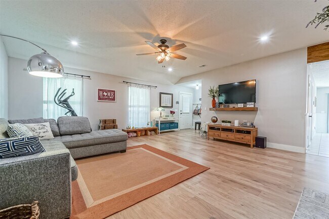 Photo - 3704 Ginger Ln