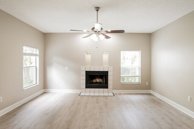 Photo - 1236 Foxforrest Cir