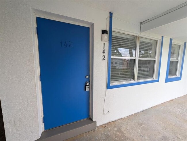 Photo - 140 NW 40th St Apartment Unit 142