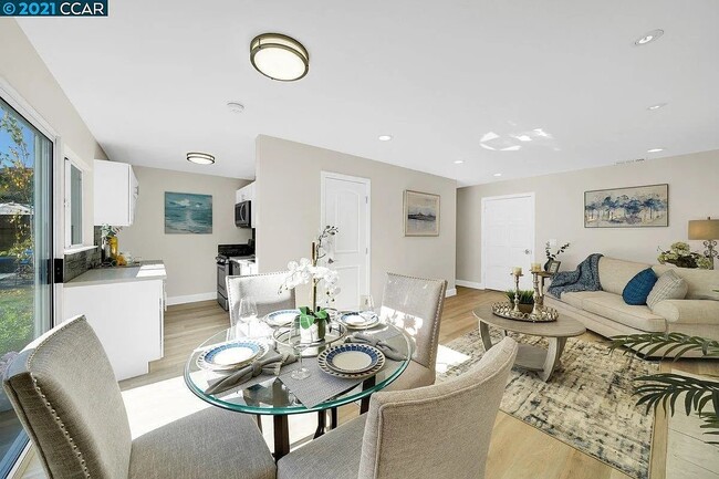 Photo - 3075 Kittery Ave
