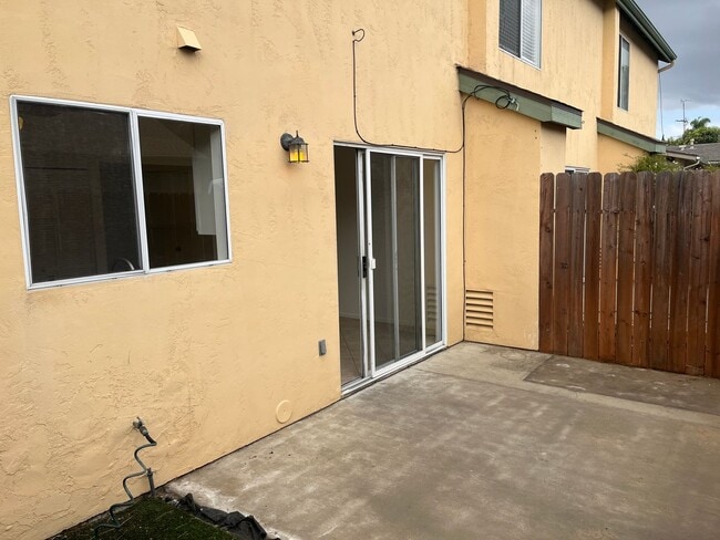1047 Golden Rd Unidad C