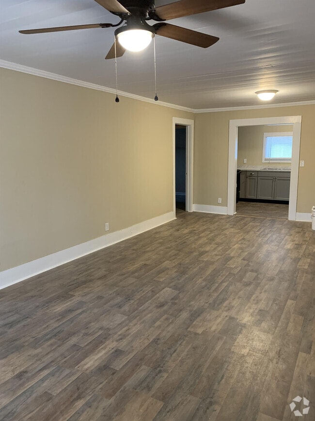 Building Photo - 5317 Pine St Rental