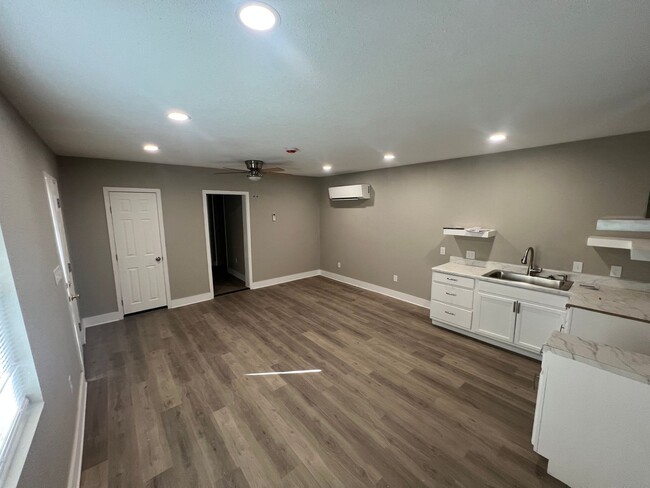 Newly Remodeled 1 bedroom home!! - Newly Remodeled 1 bedroom home!!