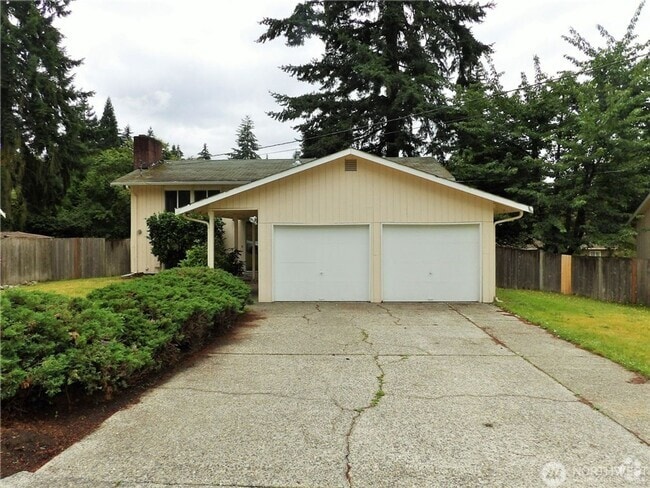 Building Photo - 5Bd/2Ba Bellevue Home
