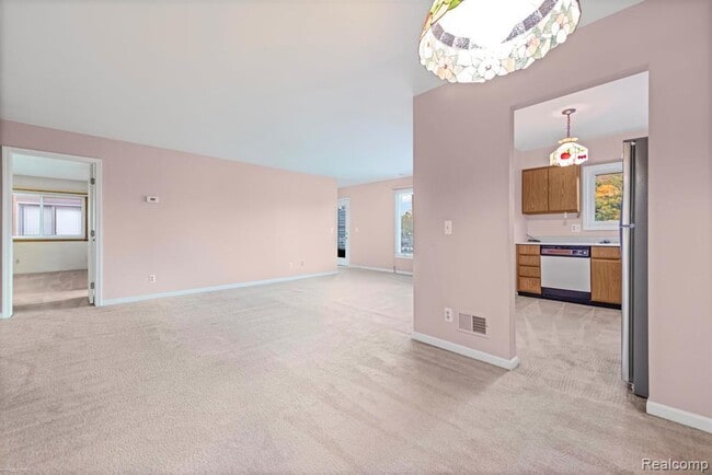 Photo - 1049 Country Club Dr