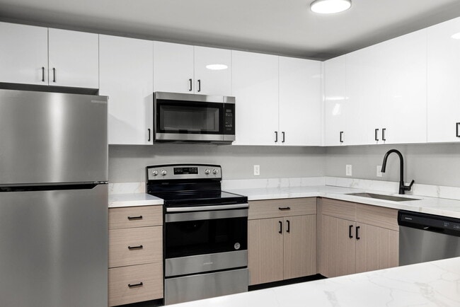 Building Photo - 50 Devon Ct Unit B-12