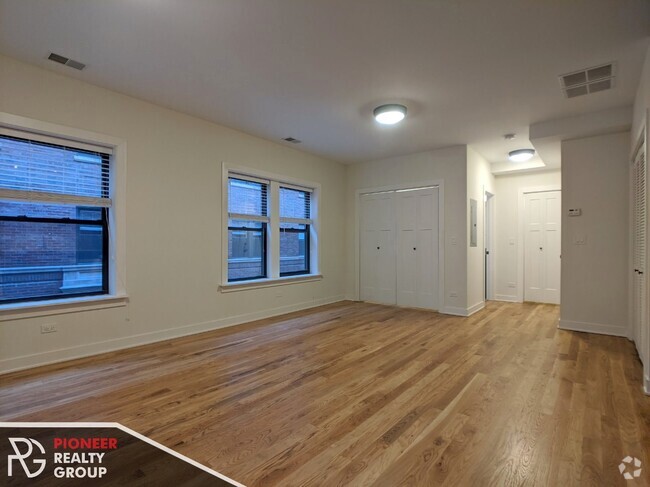 Building Photo - 2203 W Eastwood Ave Unit #2203-1SW Rental