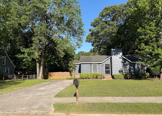 Photo - 530 Chadford Rd